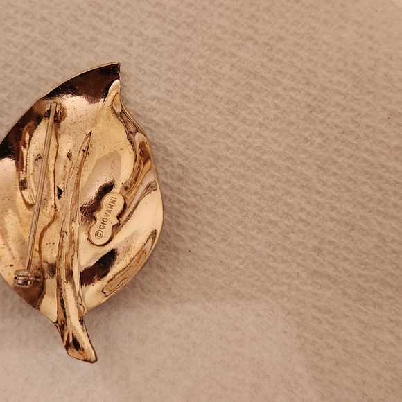 Vintage Giovanni Leaf Brooch - Picture 5 of 9
